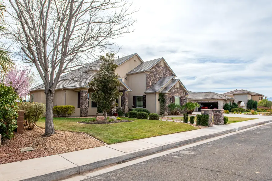 325 W River Willow Ln, Washington, UT 84780 - #2