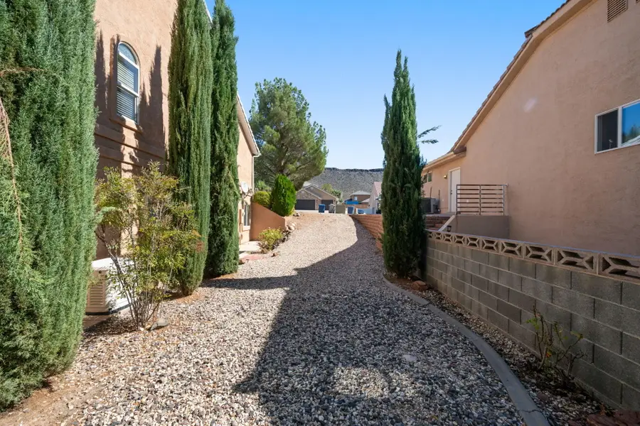 175 N Stone Mountain Dr, Saint George, UT 84770 - #3