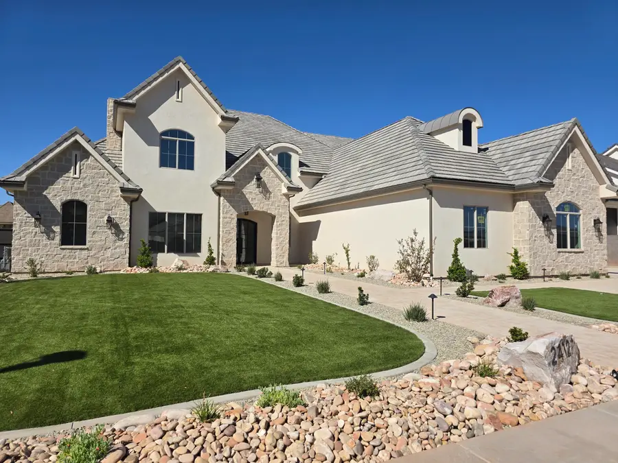 2412 S Breckenridge Dr, Saint George, UT 84790 - #3