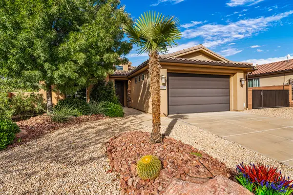 1017 N Blue Topaz Dr, Washington, UT 84780