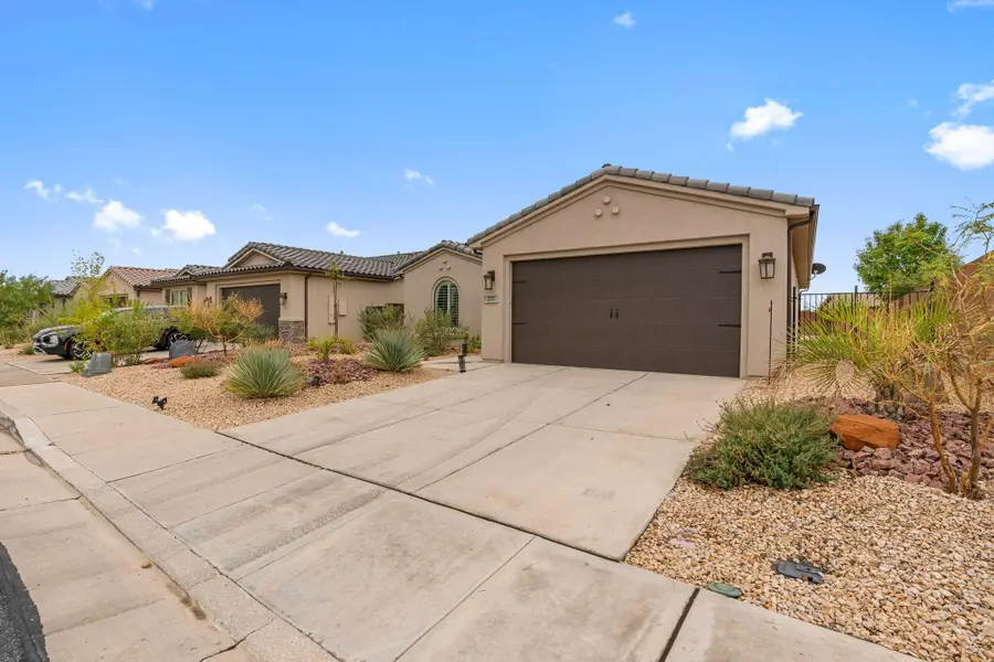 237 W White Pearl Dr, Washington, UT 84780 - #3