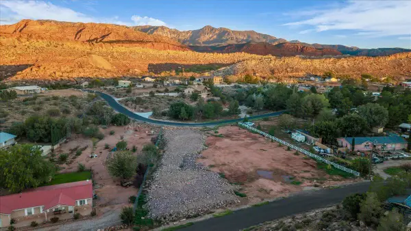 424 S Silver Valley Rd, Leeds, UT 84746
