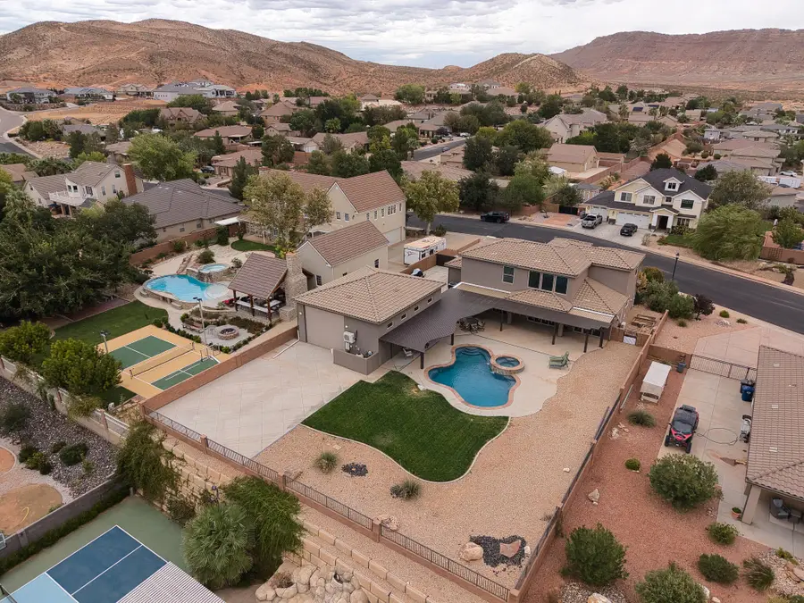 3240 S Noble Dr, Washington, UT 84780 - #3
