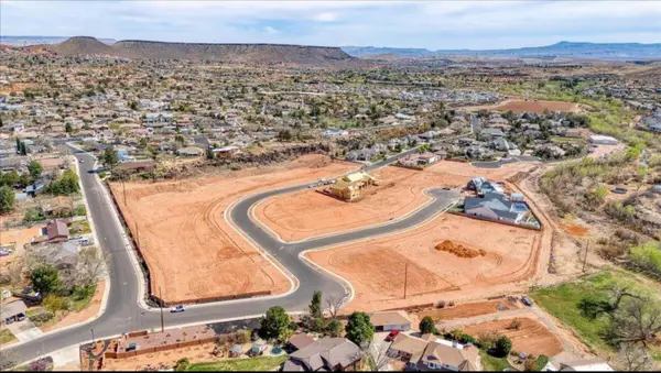 Claude Dr #7, Santa Clara, UT 84765