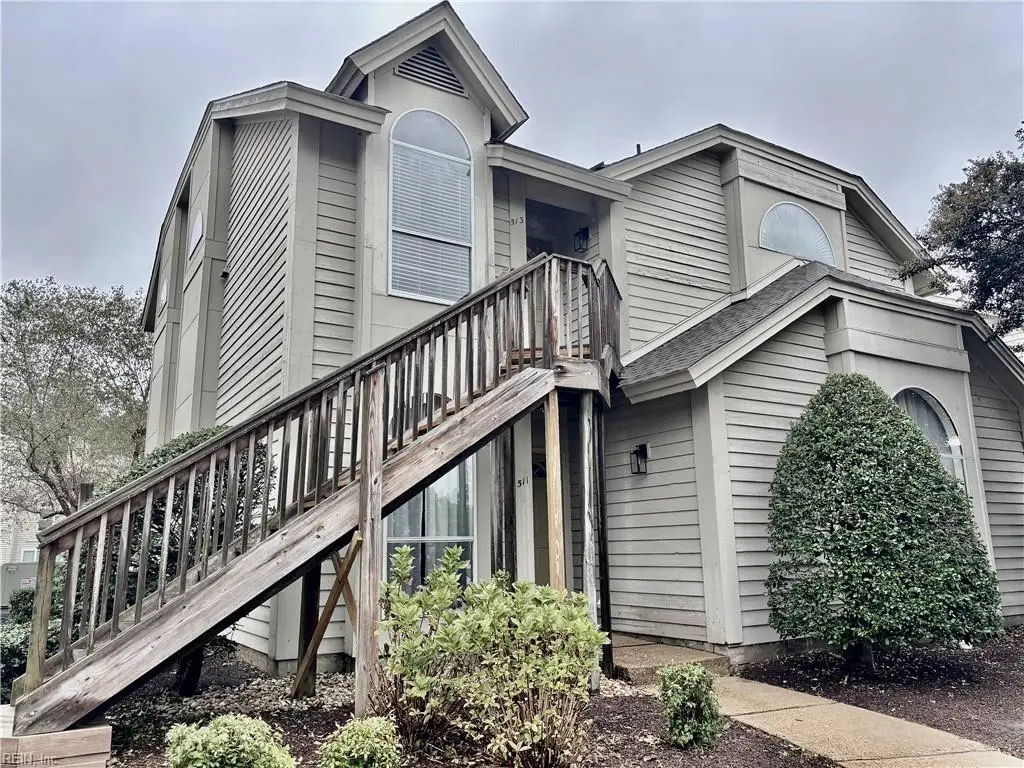 513 E Lake Circle, Chesapeake, VA 23322 - Image #1