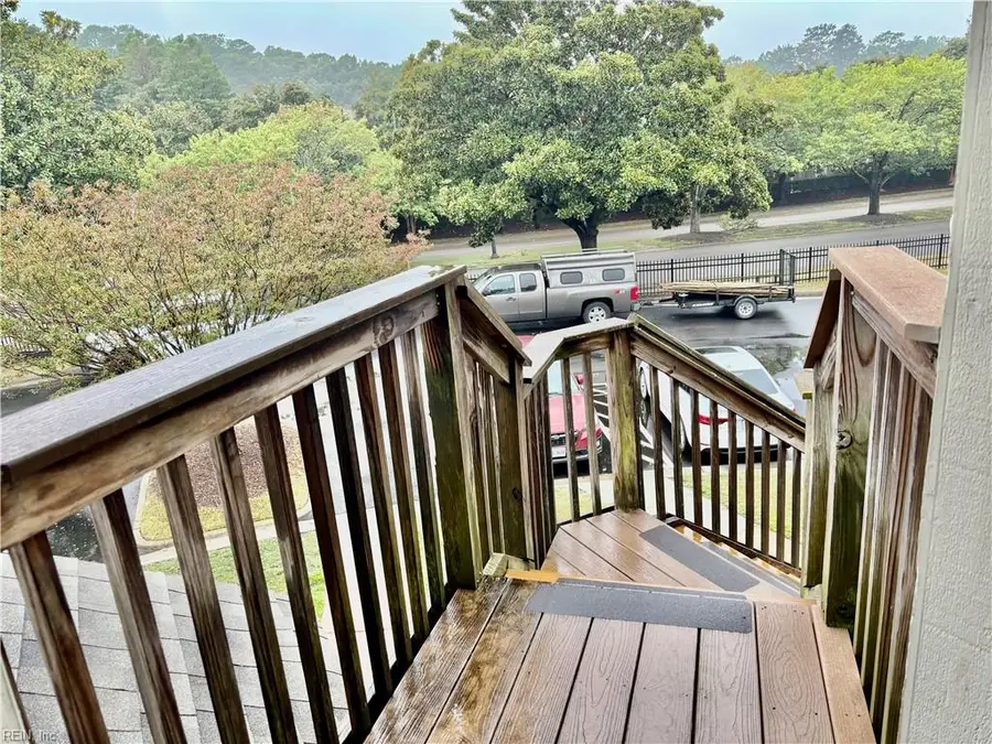 513 E Lake Circle, Chesapeake, VA 23322 - Image #3