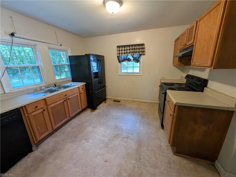 12050 Greenbrier Lane, Smithfield, VA 23430 - Image #2