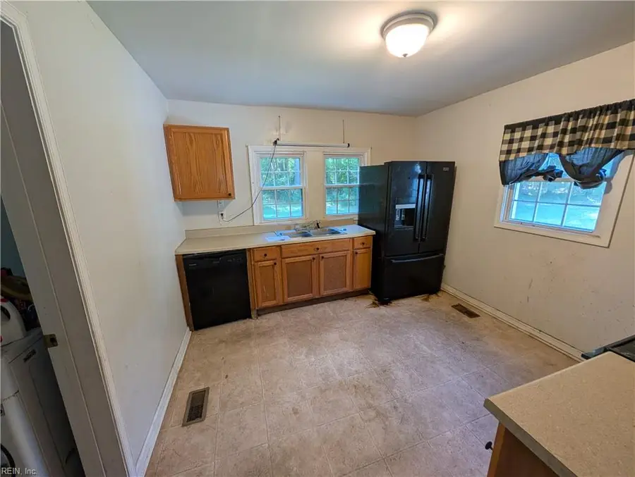 12050 Greenbrier Lane, Smithfield, VA 23430 - Image #3