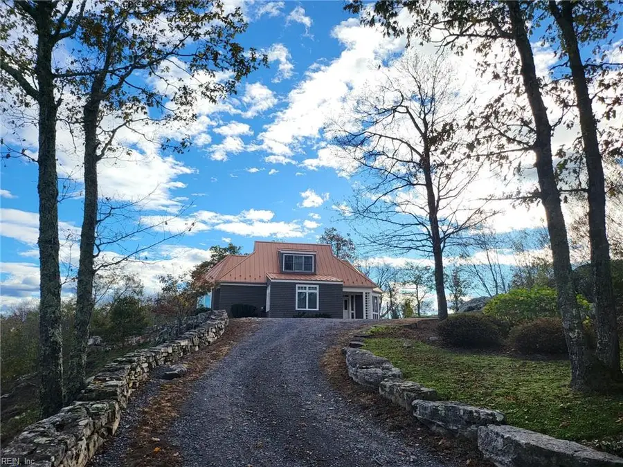 504 Airport Drive, Hot Springs, VA 24445 - Image #2