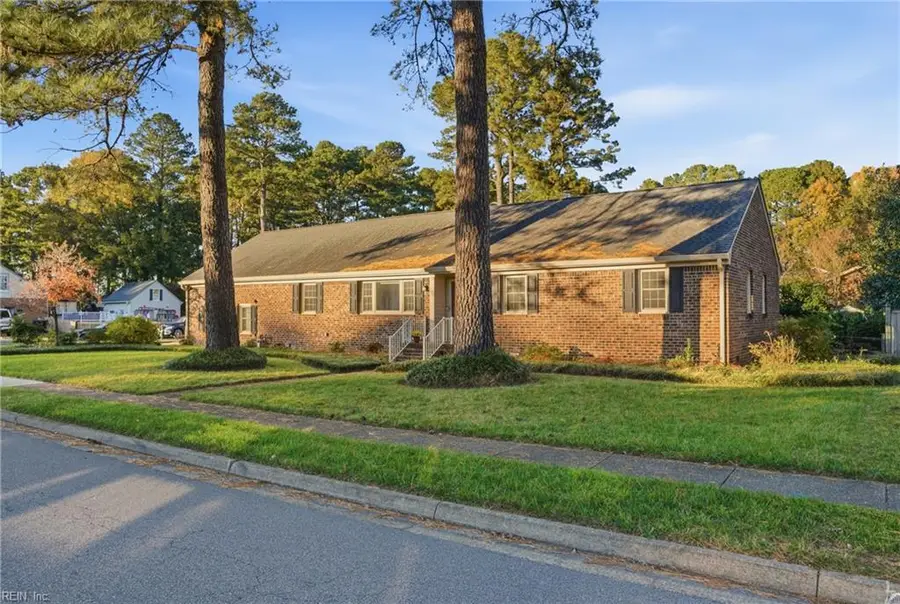 417 Pines Of Warrick Drive, Chesapeake, VA 23322 - Image #2