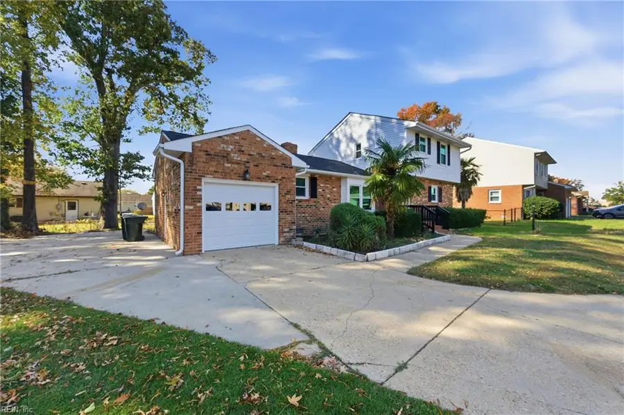 228 Woodbury Forrest Drive, Hampton, VA 23666 - Image #2