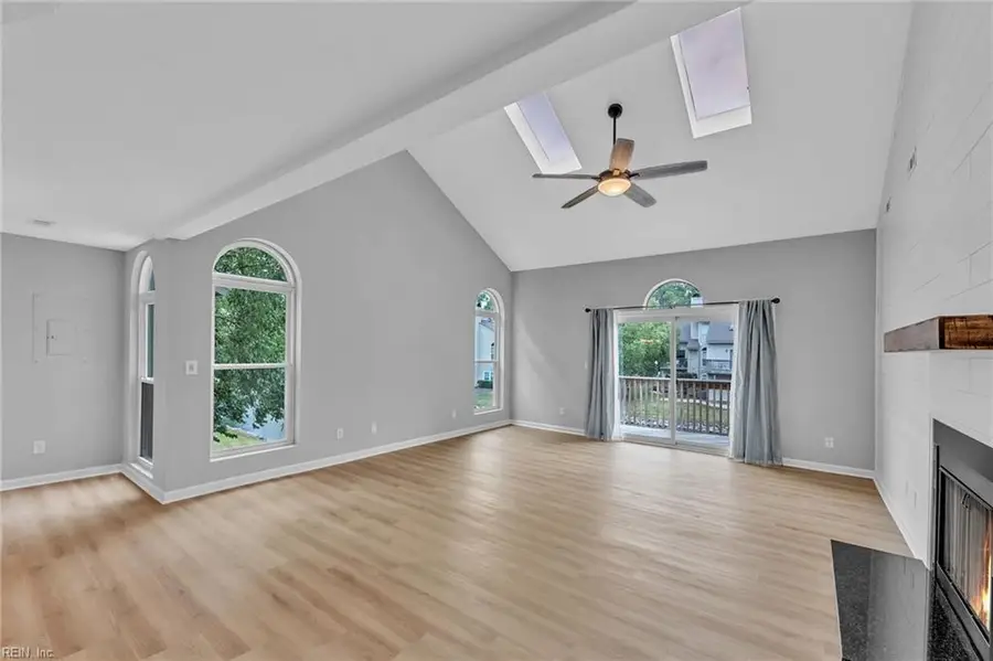 533 E Lake Circle, Chesapeake, VA 23322 - Image #2