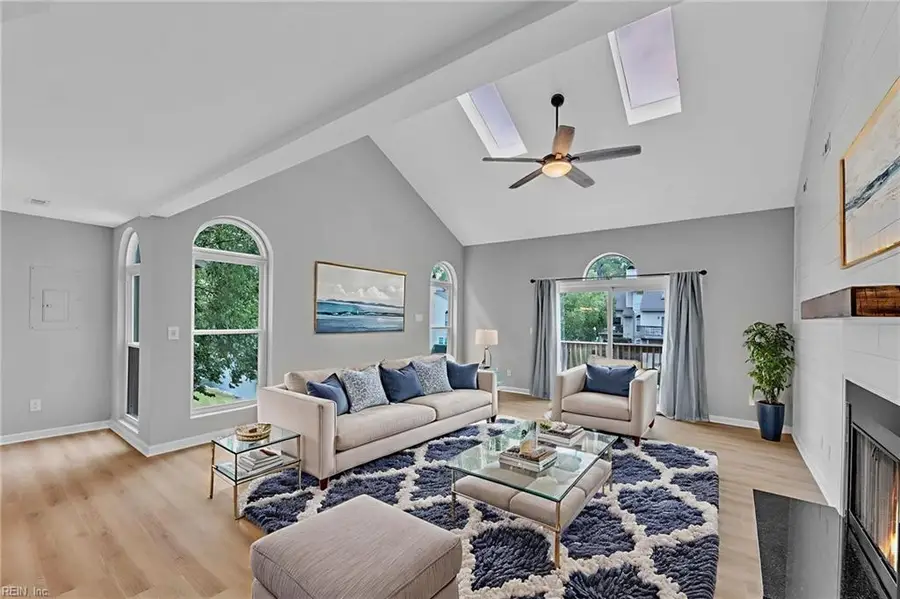 533 E Lake Circle, Chesapeake, VA 23322 - Image #3