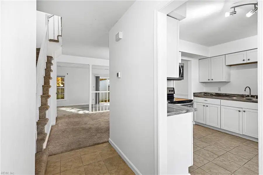 5611 Carisbrooke Ln Lane, Portsmouth, VA 23703 - Image #3