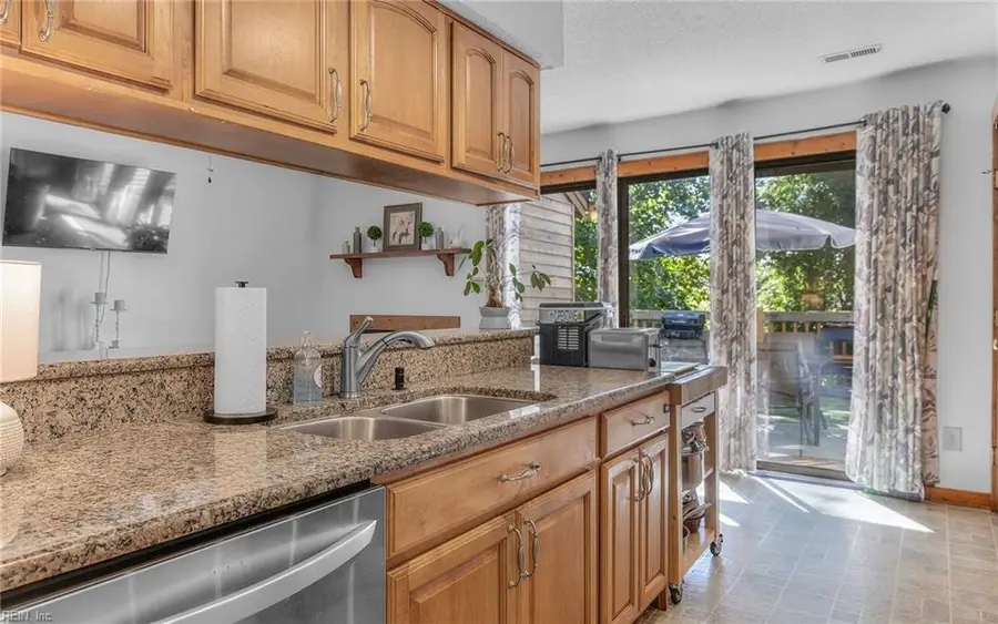 329 Bridgewater Drive, Newport News, VA 23603 - Image #2