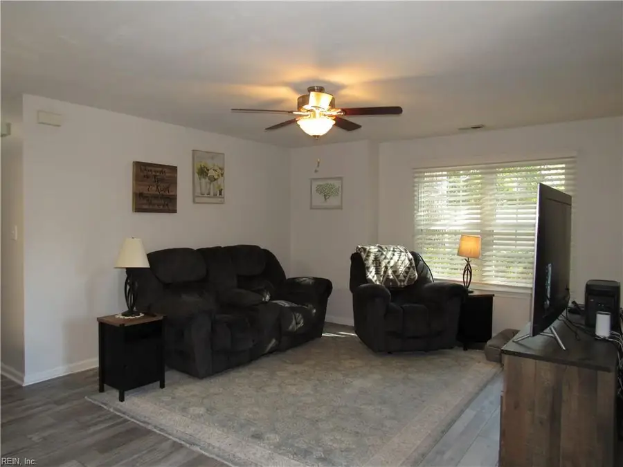 713 Rue Marseille, Chesapeake, VA 23320 - Image #2