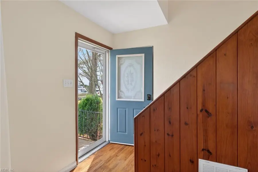 633 Kenneth Road, Virginia Beach, VA 23462 - Image #3