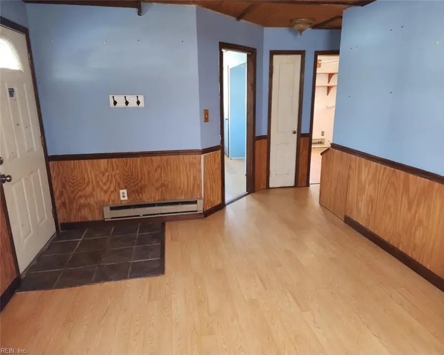 27 Crestwood Circle, Hampton, VA 23669 - Image #2