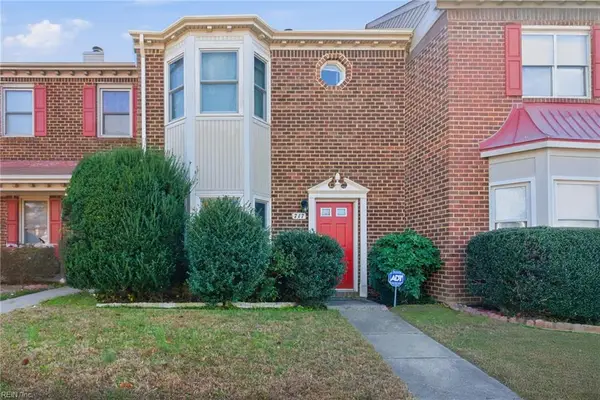 717 Creekside Crescent, Chesapeake, VA 23320