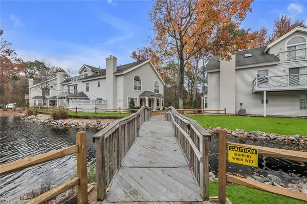 517 Seahorse Run, Chesapeake, VA 23320