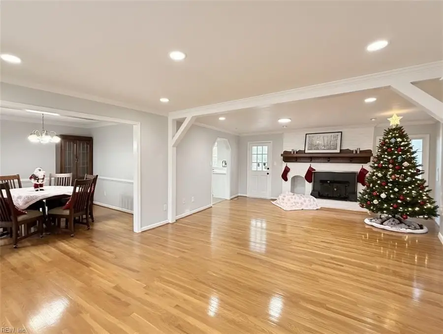 313 Woodbridge Drive, Chesapeake, VA 23322 - Image #3