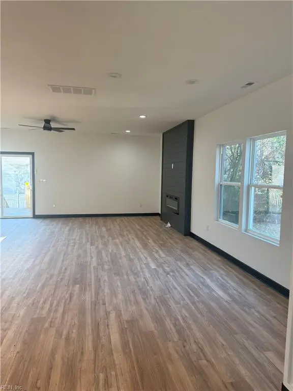 122 E Kelly Avenue, Hampton, VA 23663 - Image #3