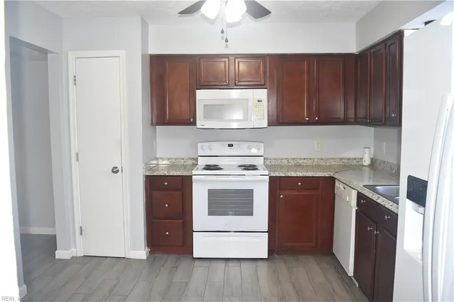 304 Circuit Lane #B, Newport News, VA 23608 - Image #2