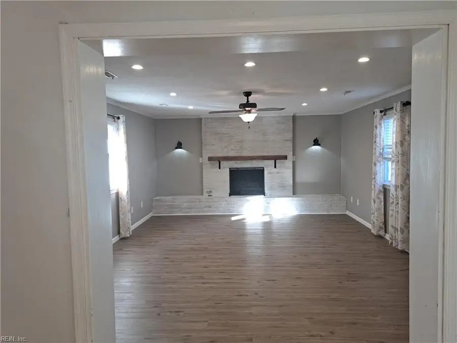 112 Cottonwood Lane, Chesapeake, VA 23320 - Image #2