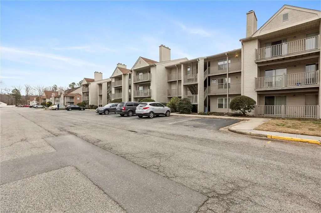 508 Thorncliff Drive #303, Newport News, VA 23608 - Image #1