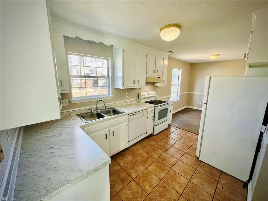 696 Trails Lane, Newport News, VA 23608 - Image #3