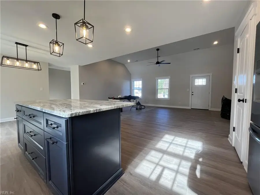 102 Andrews Avenue, Franklin, VA 23851 - Image #2