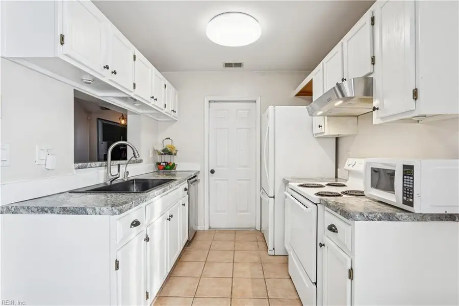 285 Wexford Drive W, Suffolk, VA 23434 - Image #3