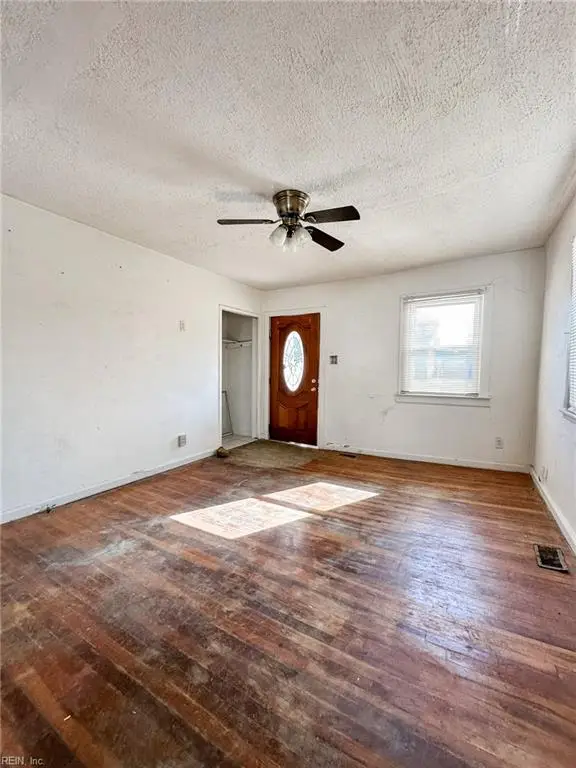 218 Castlewood Road, Portsmouth, VA 23702 - #2