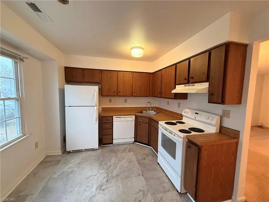 1984 Woodgate Arch, Chesapeake, VA 23320 - Image #3