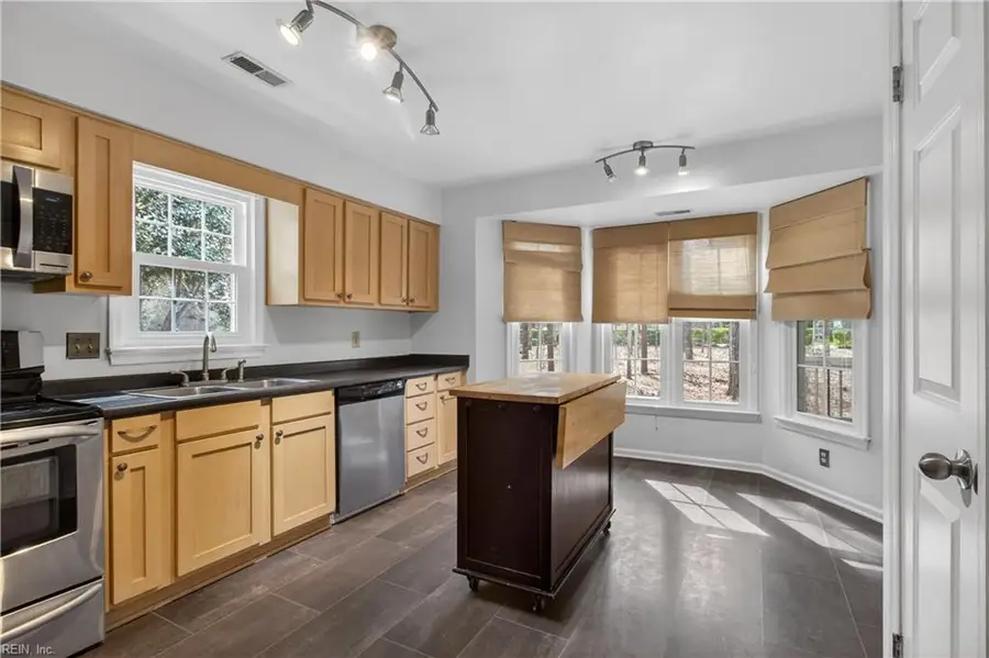 404 Dahoon Court, Chesapeake, VA 23320 - Image #3