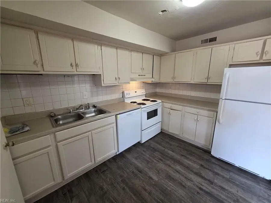 601 Lake Edward Drive, Virginia Beach, VA 23462 - #2