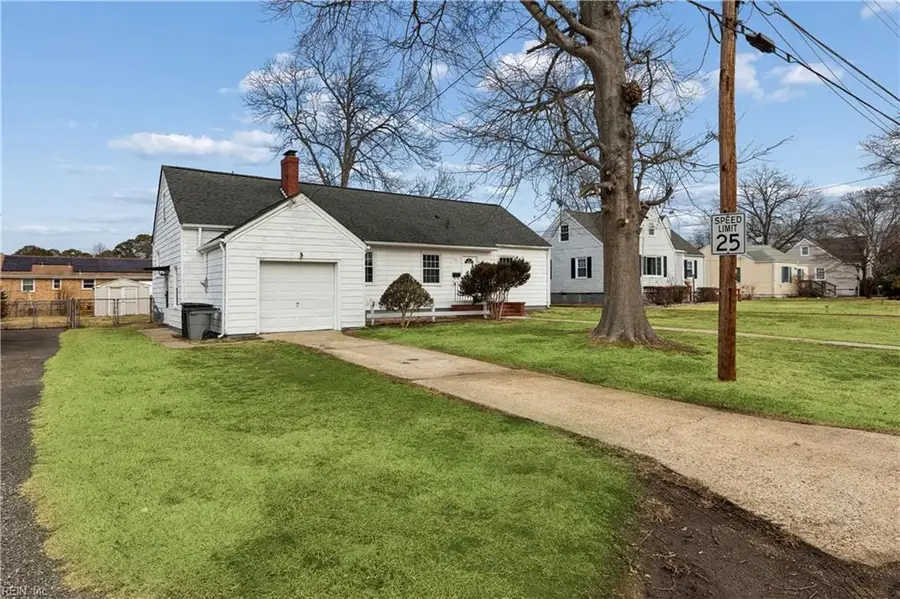 121 Cambridge Place, Hampton, VA 23669 - #3