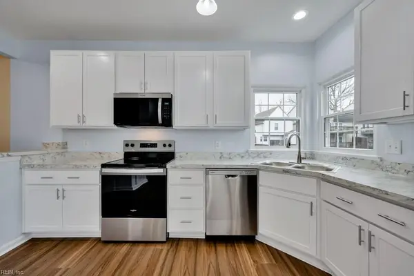 821 Gas Light Lane, Virginia Beach, VA 23462