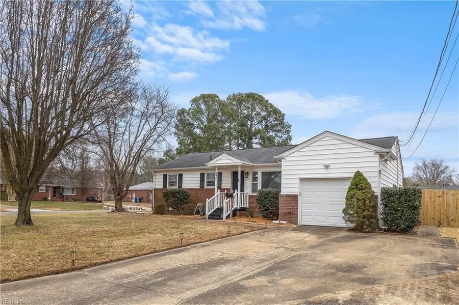 5401 Sunnywood Dr, Virginia Beach, VA 23455 - #3