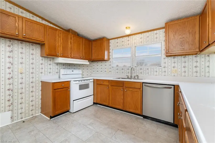 2000 Pine Log Road, Skippers, VA 23879 - #2