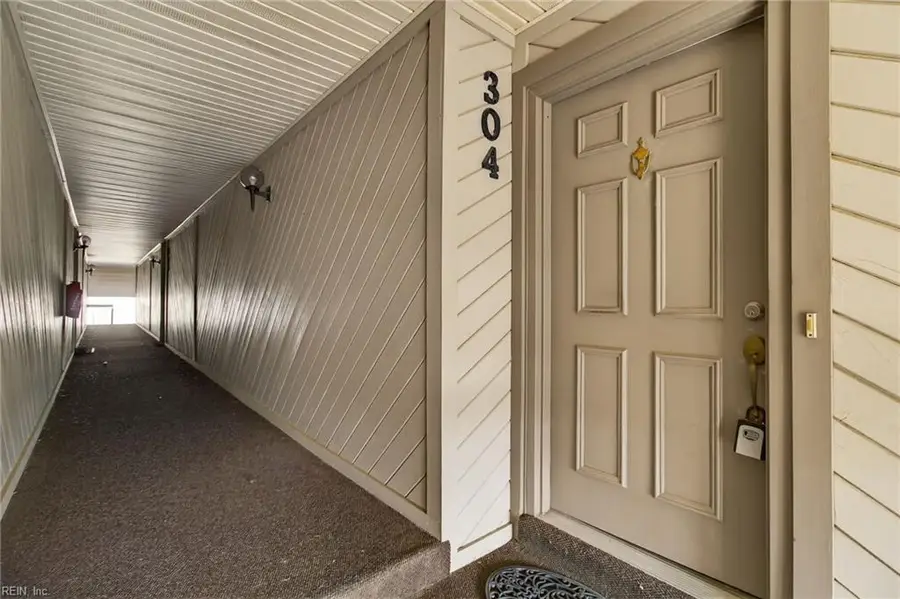 423 Harbour Point #304, Virginia Beach, VA 23451 - #3