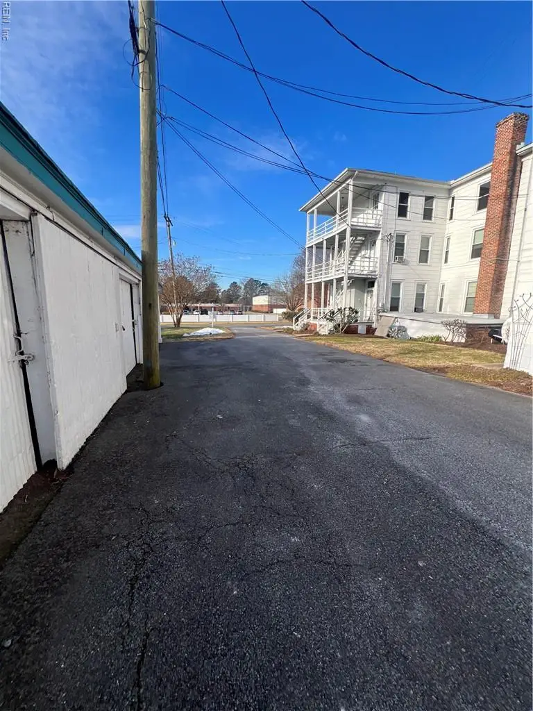 403 W 4th Avenue, Franklin, VA 23851 - #3