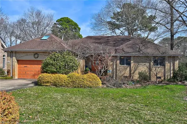 304 Shadowlake Dr, Chesapeake, VA 23320