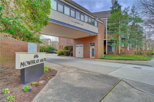 696 Mowbray Arch #260, Norfolk, VA 23507
