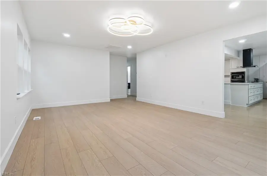 19 Wakefield Road, Newport News, VA 23606 - #2