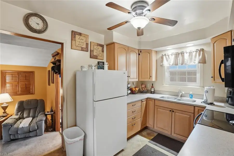 1037 Sanford Avenue, Virginia Beach, VA 23455 - #3