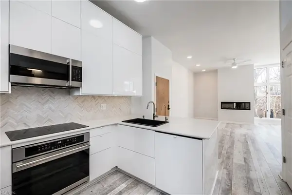 696 Mowbray Arch #330, Norfolk, VA 23507