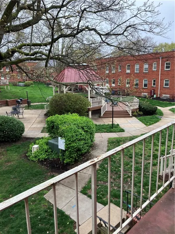 1305 E Abingdon Drive #4, Alexandria, VA 22314