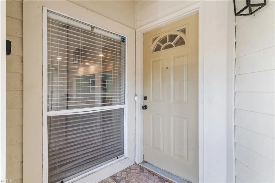 501 E Lake Circle, Chesapeake, VA 23322 - #2