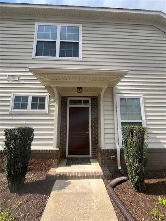 412 Tanners Green Court, Chesapeake, VA 23320